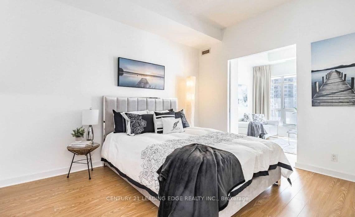 350 Wellington Street W, Unit 203 thumbnail 13