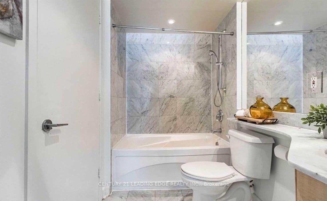 350 Wellington Street W, Unit 203 thumbnail 15