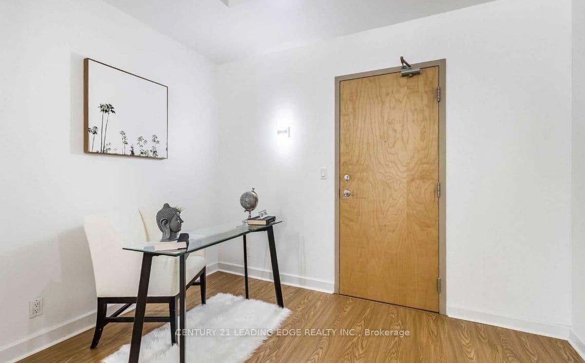 350 Wellington Street W, Unit 203 thumbnail 17