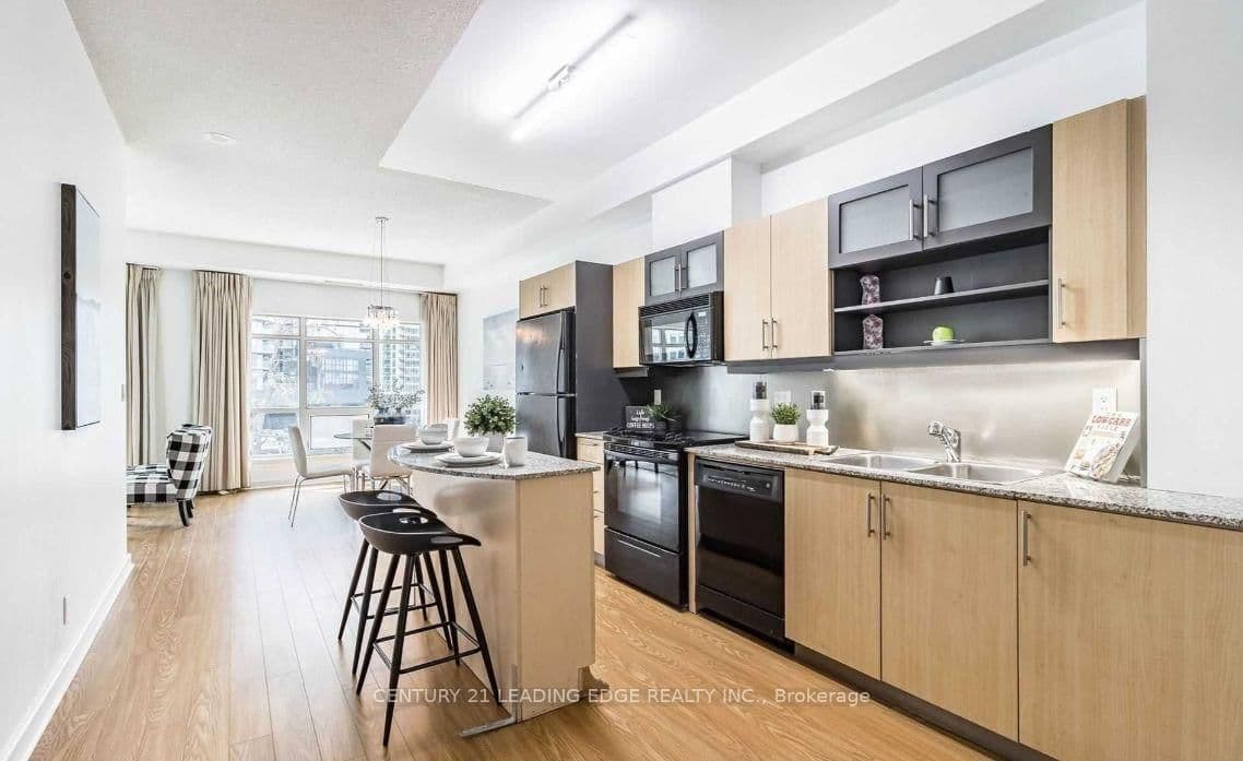 350 Wellington Street W, Unit 203 thumbnail 2