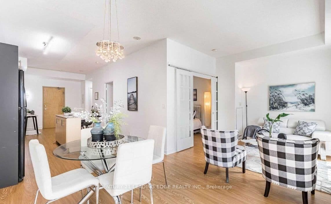 350 Wellington Street W, Unit 203 thumbnail 4