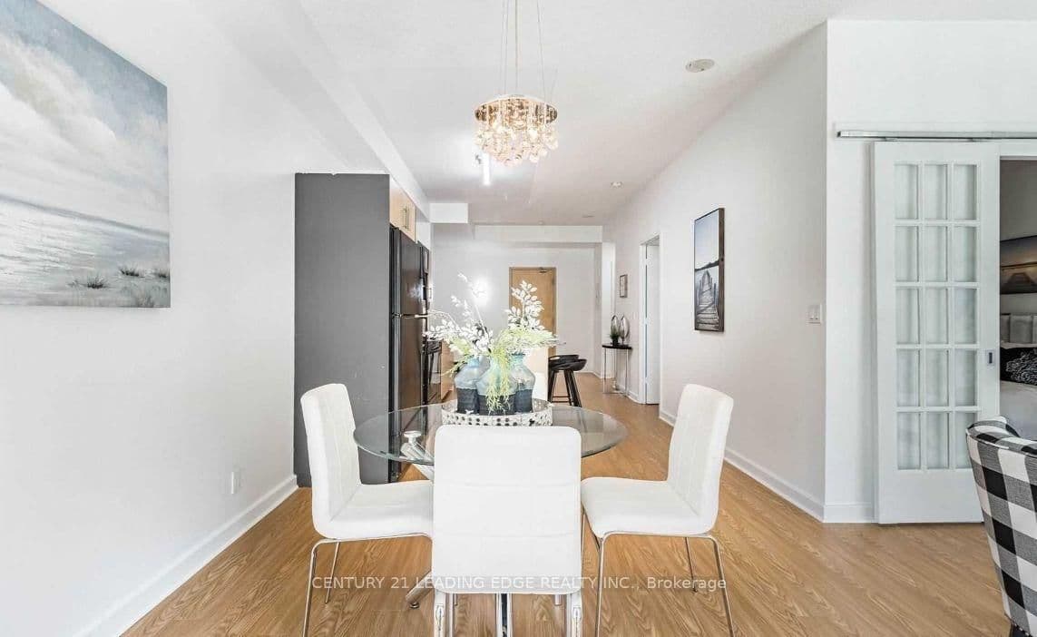 350 Wellington Street W, Unit 203 thumbnail 5