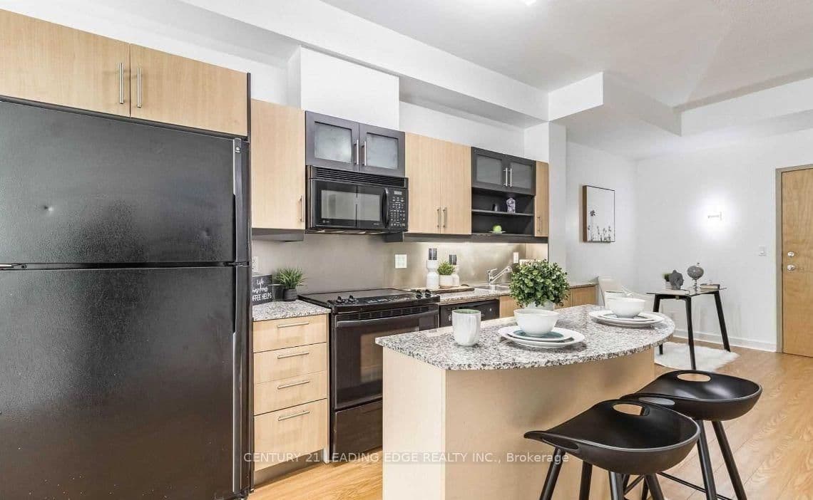 350 Wellington Street W, Unit 203 thumbnail 6