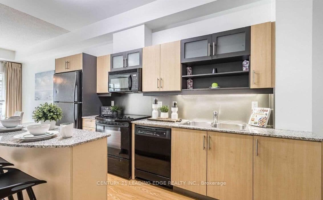 350 Wellington Street W, Unit 203 thumbnail 7
