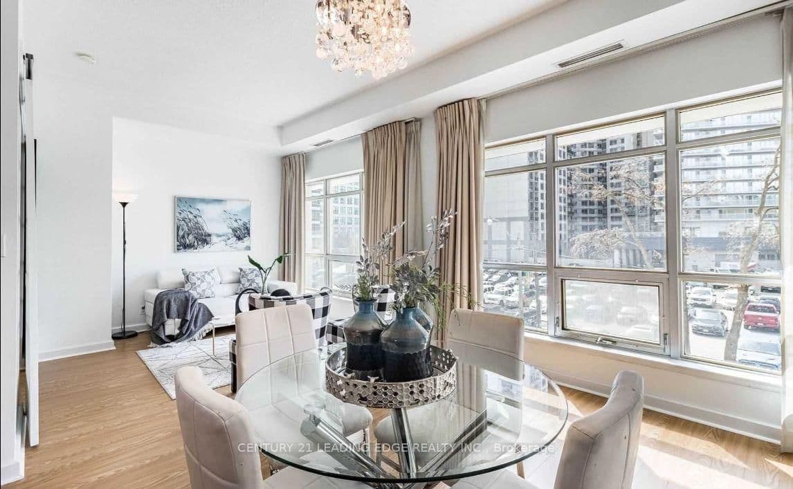 350 Wellington Street W, Unit 203 thumbnail 8