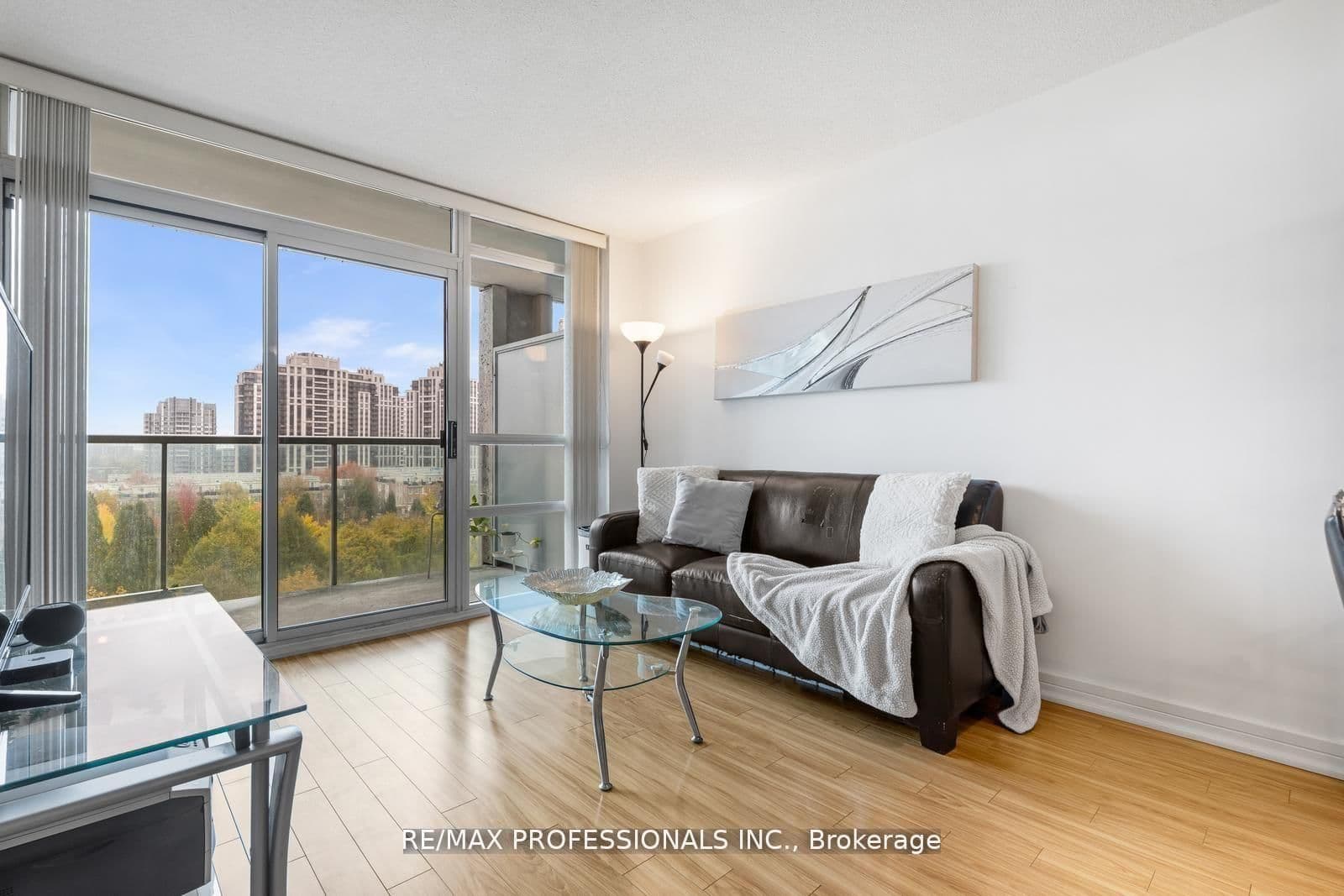 18 Harrison Garden Boulevard, Unit 706 thumbnail 12