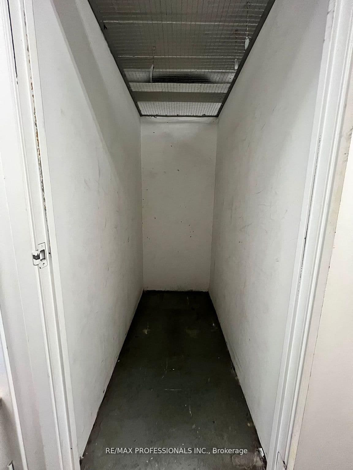 18 Harrison Garden Boulevard, Unit 706 thumbnail 25