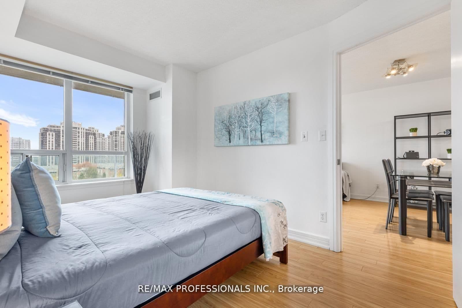 18 Harrison Garden Boulevard, Unit 706 thumbnail 3