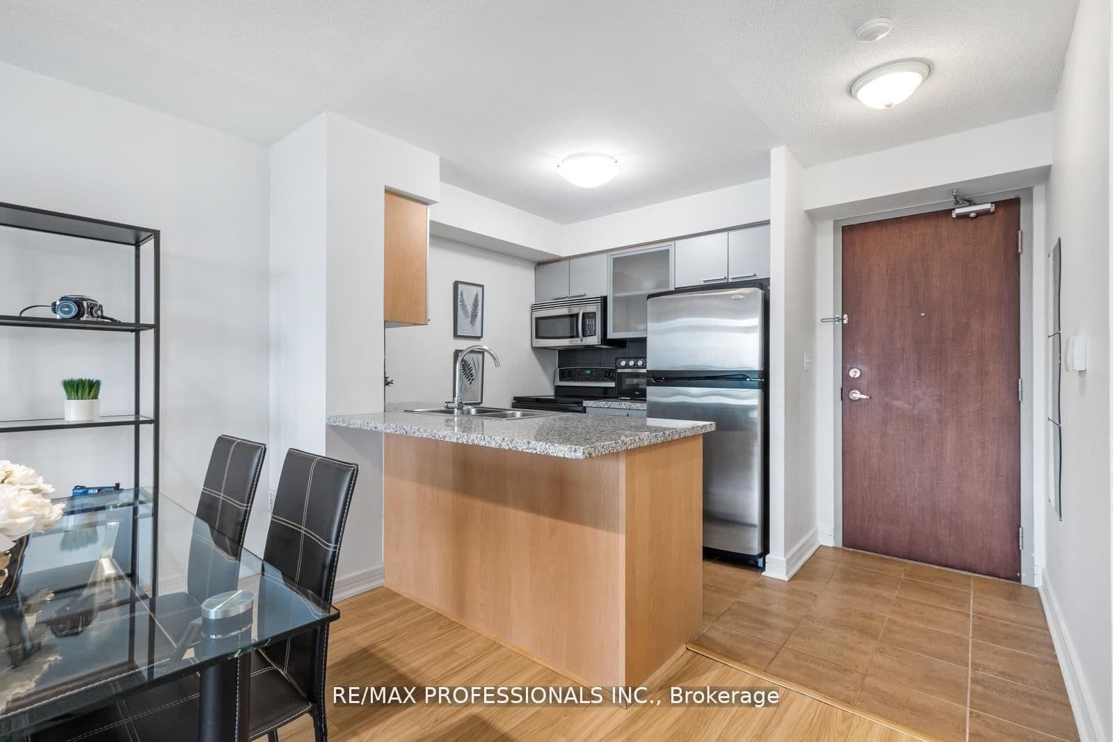 18 Harrison Garden Boulevard, Unit 706 thumbnail 9