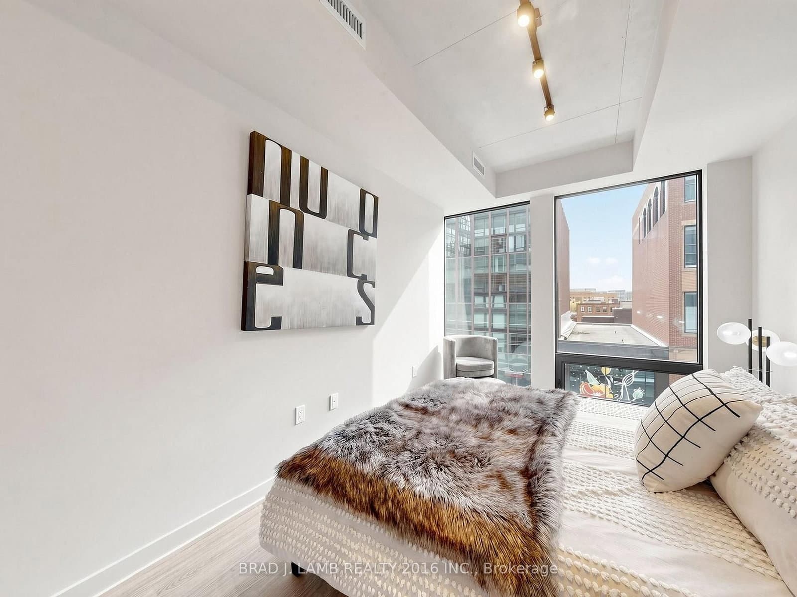 284 King Street E, Unit 404 thumbnail 26