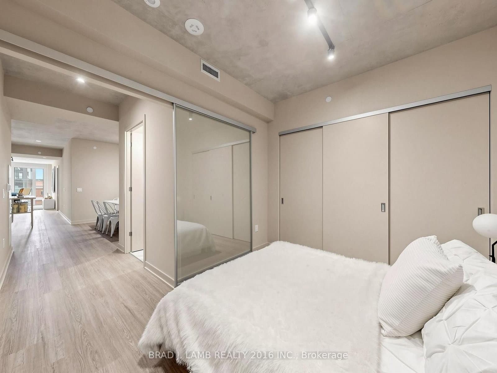 284 King Street E, Unit 404 thumbnail 36