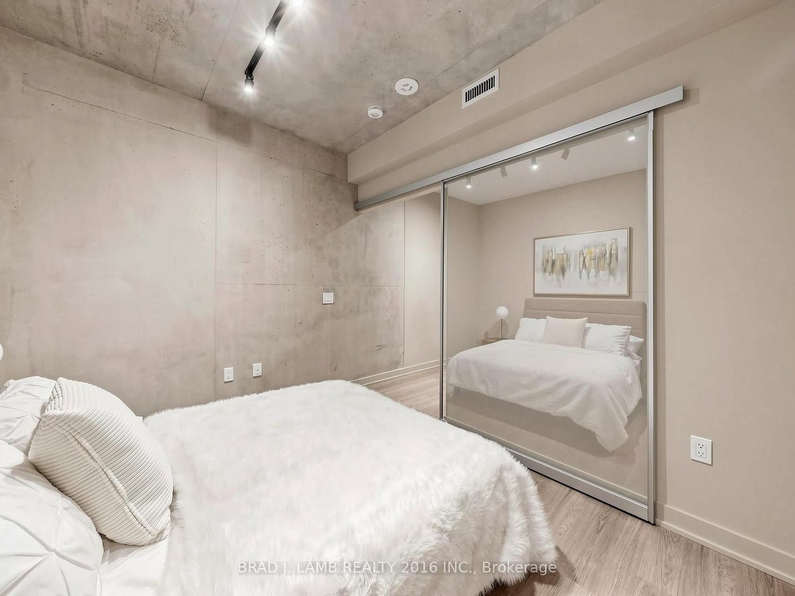 284 King Street E, Unit 404 thumbnail 37