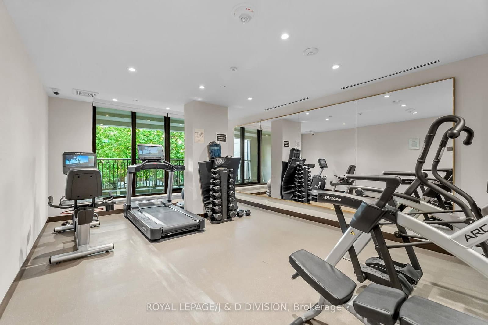1 Strathgowan Avenue, Unit 710 thumbnail 24