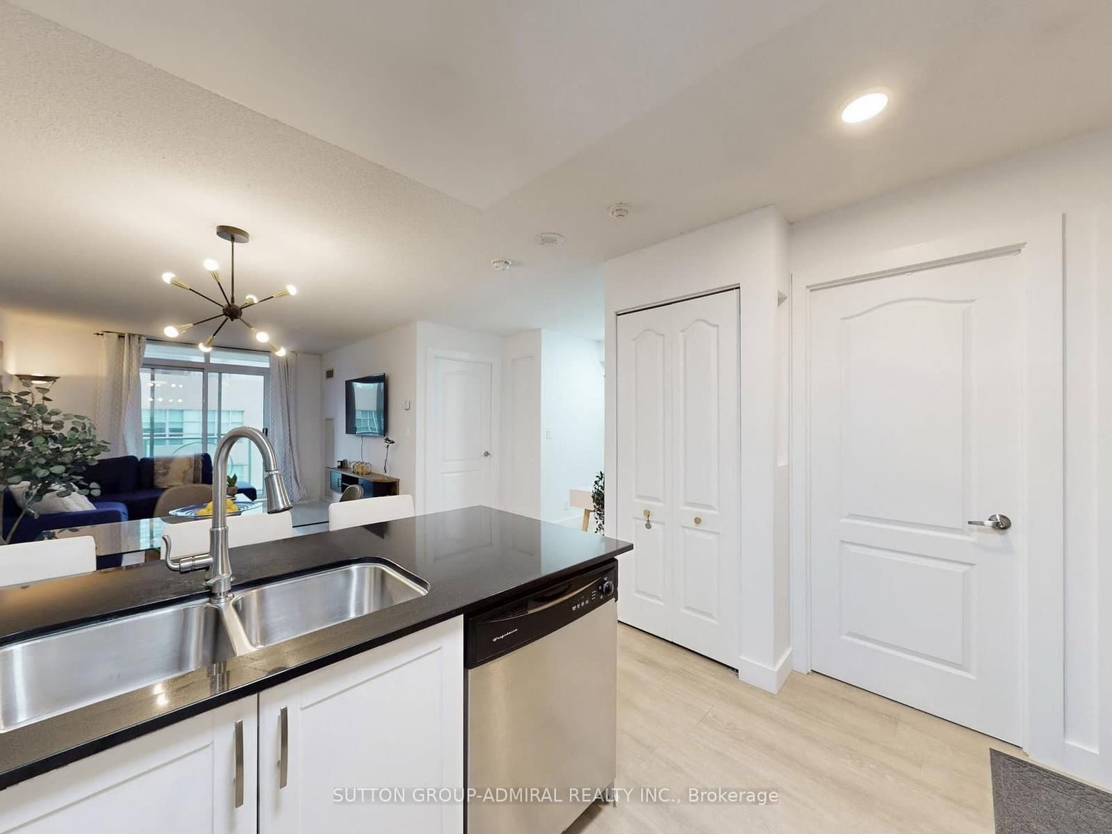 212 Eglinton Avenue E, Unit 1005 thumbnail 12