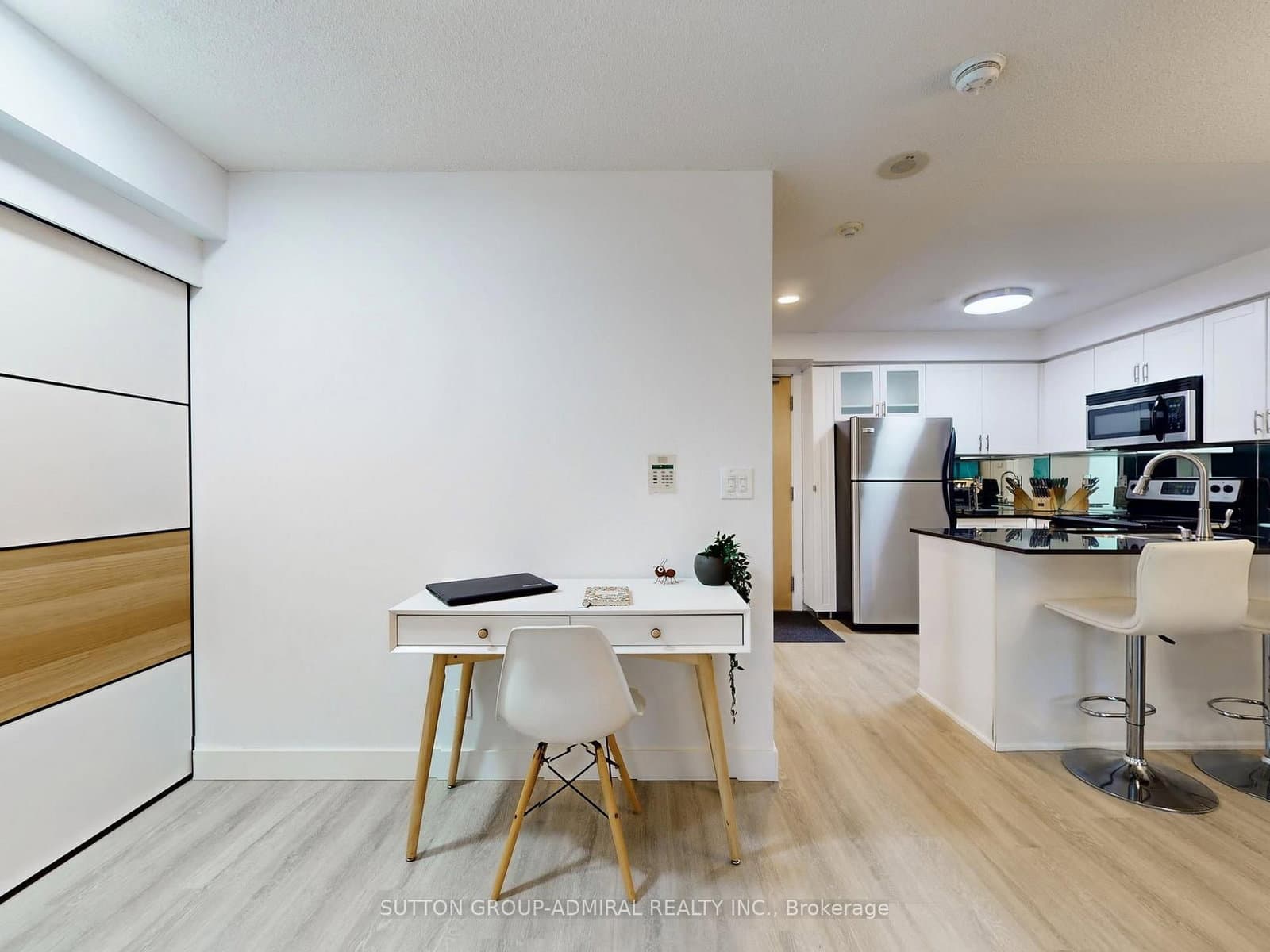 212 Eglinton Avenue E, Unit 1005 thumbnail 16