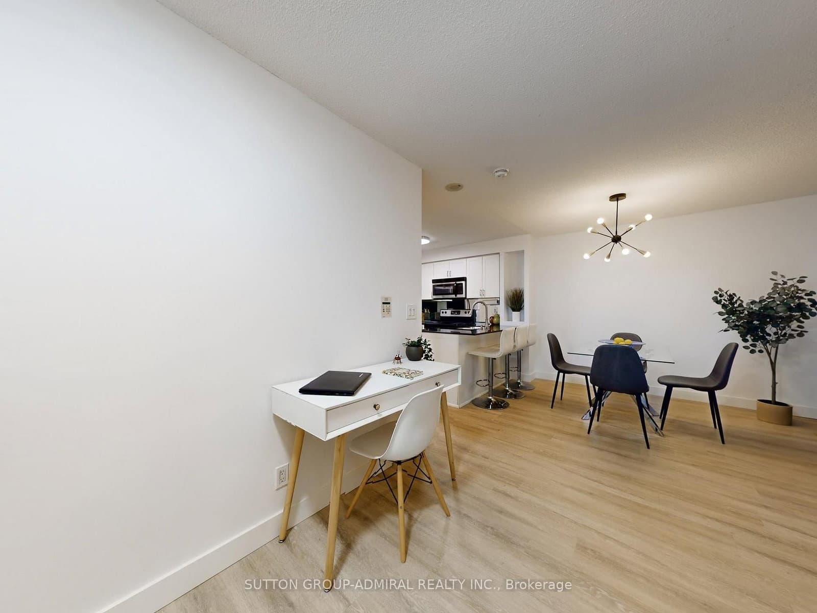 212 Eglinton Avenue E, Unit 1005 thumbnail 17