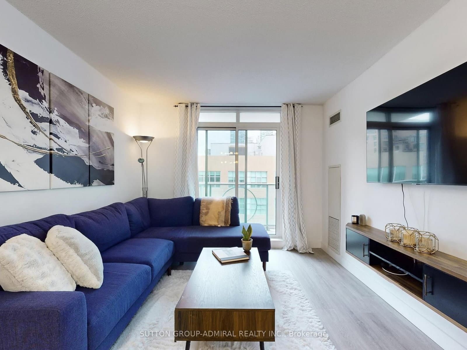 212 Eglinton Avenue E, Unit 1005 thumbnail 3