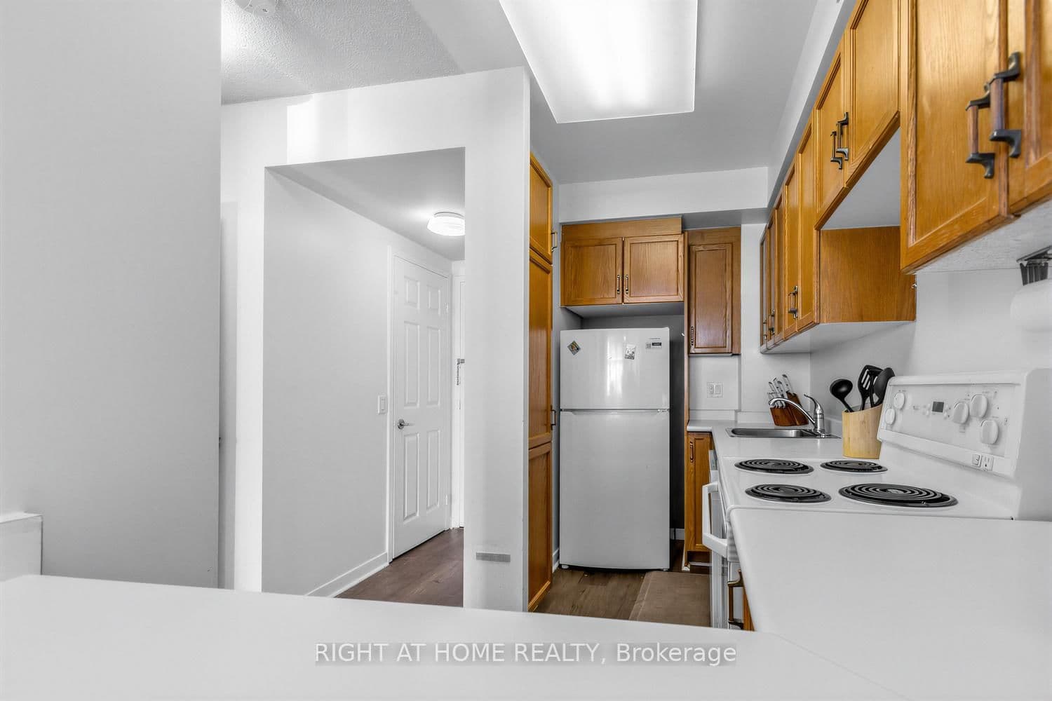 284 Bloor Street W, Unit 804 thumbnail 10