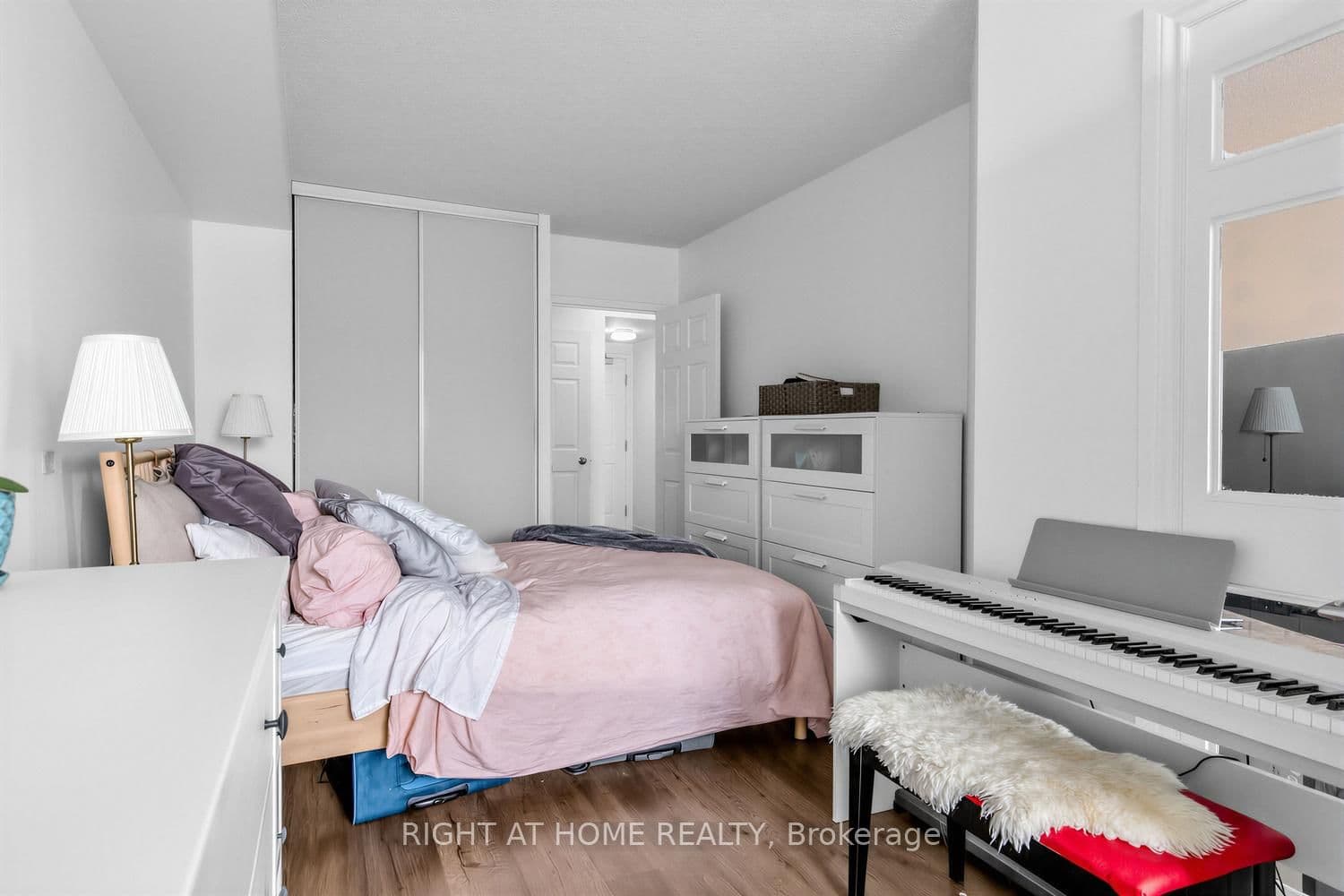 284 Bloor Street W, Unit 804 thumbnail 13