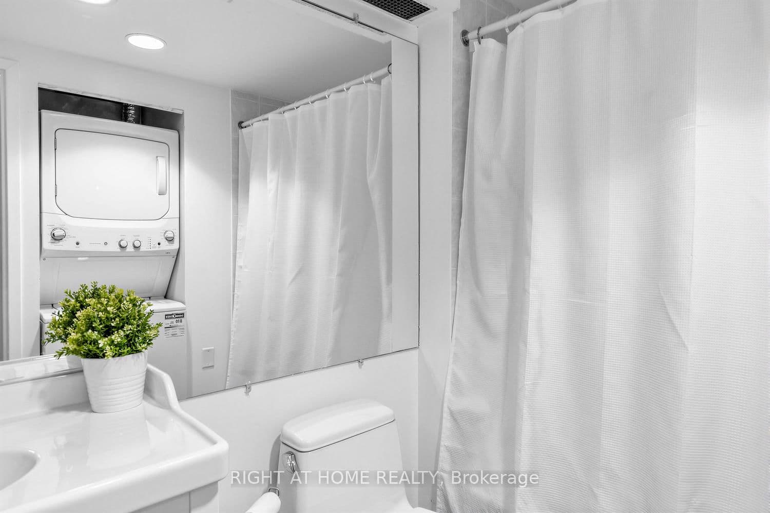 284 Bloor Street W, Unit 804 thumbnail 16