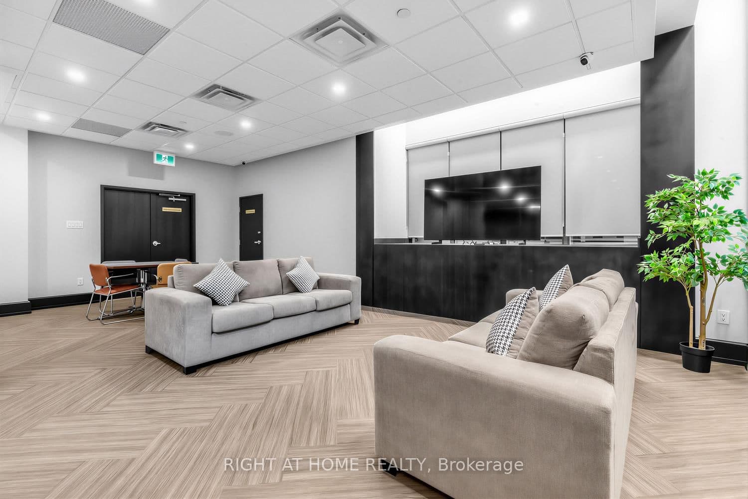 284 Bloor Street W, Unit 804 thumbnail 20