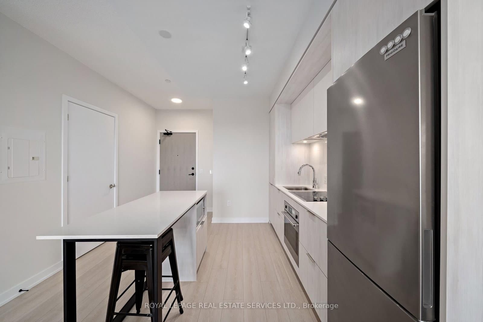 130 River Street, Unit 1411 thumbnail 9