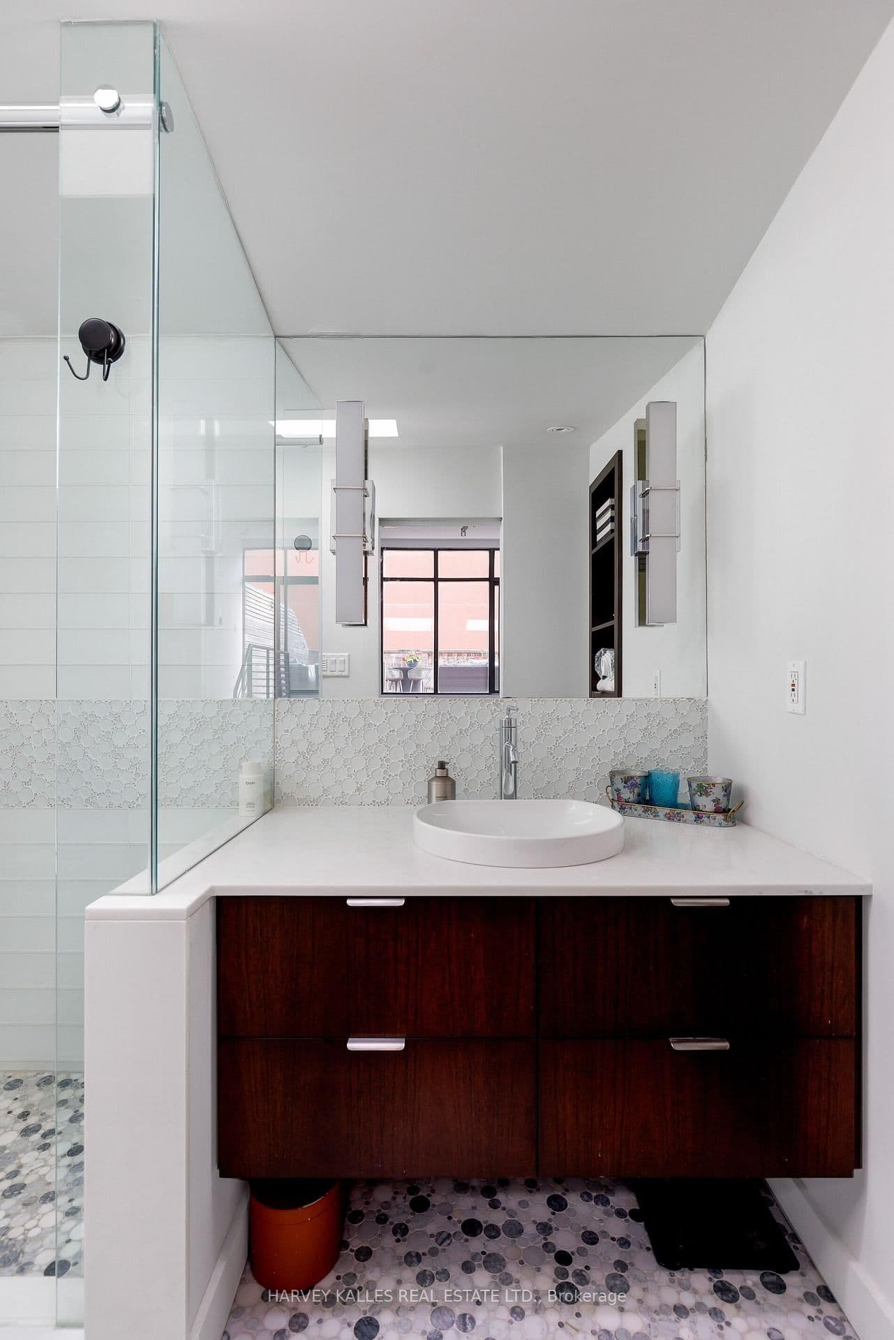 287 Richmond Street E, Unit 304 thumbnail 33