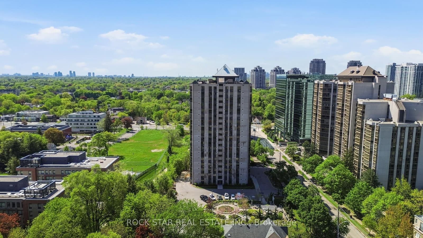 5 Kenneth Avenue, Unit 701 thumbnail 2