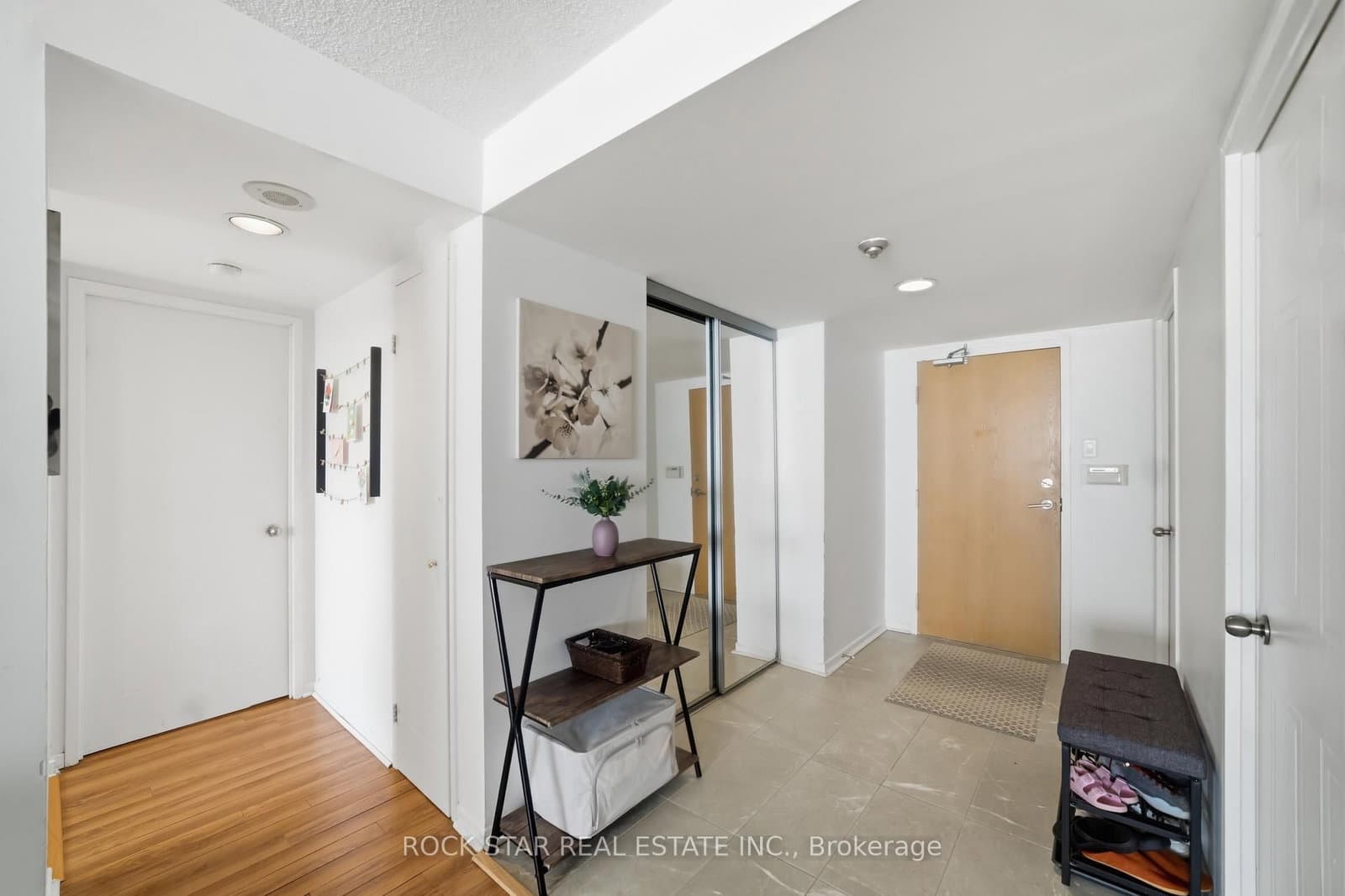 5 Kenneth Avenue, Unit 701 thumbnail 9