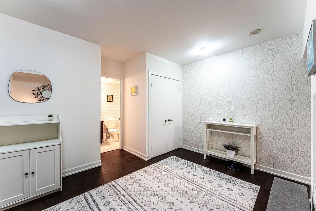 20 Bruyeres Mews, Unit 501 thumbnail 10