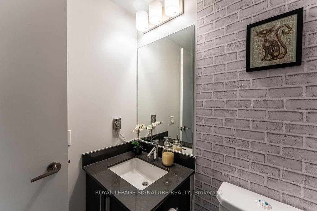 20 Bruyeres Mews, Unit 501 thumbnail 14