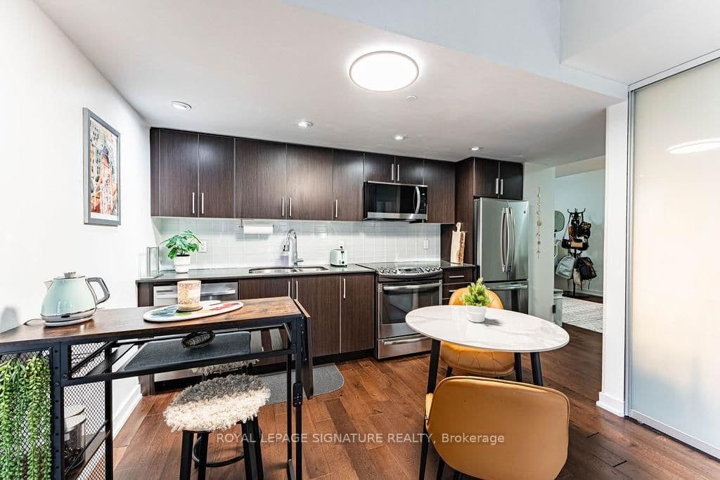 20 Bruyeres Mews, Unit 501 thumbnail 24