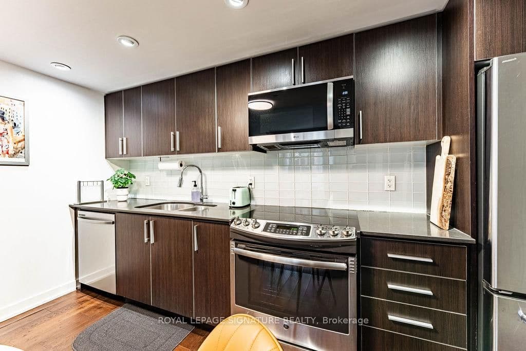 20 Bruyeres Mews, Unit 501 thumbnail 25