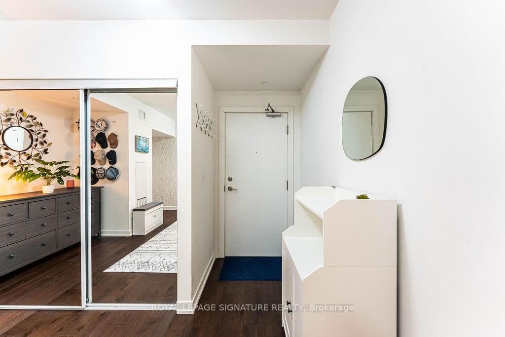 20 Bruyeres Mews, Unit 501 thumbnail 6