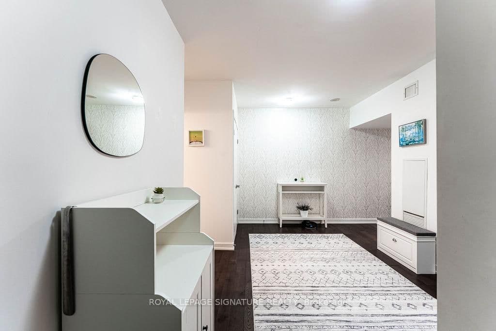 20 Bruyeres Mews, Unit 501 thumbnail 7