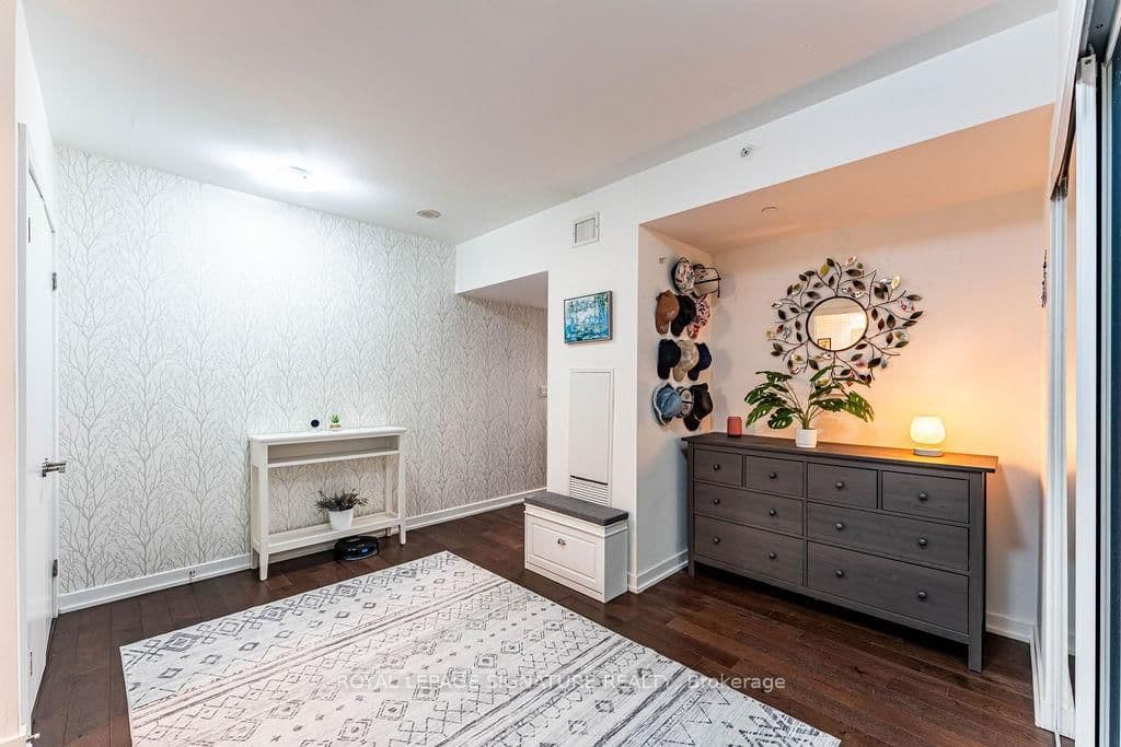 20 Bruyeres Mews, Unit 501 thumbnail 9