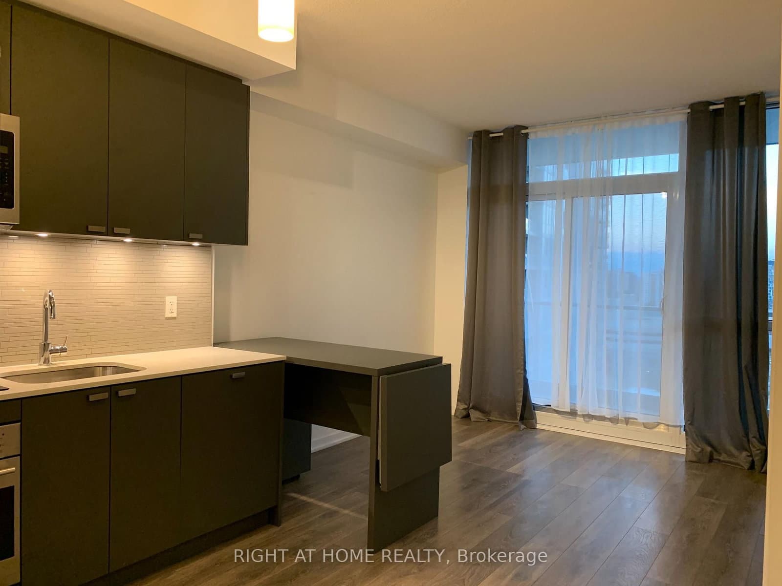 56 Forest Manor Road, Unit 1209 thumbnail 5