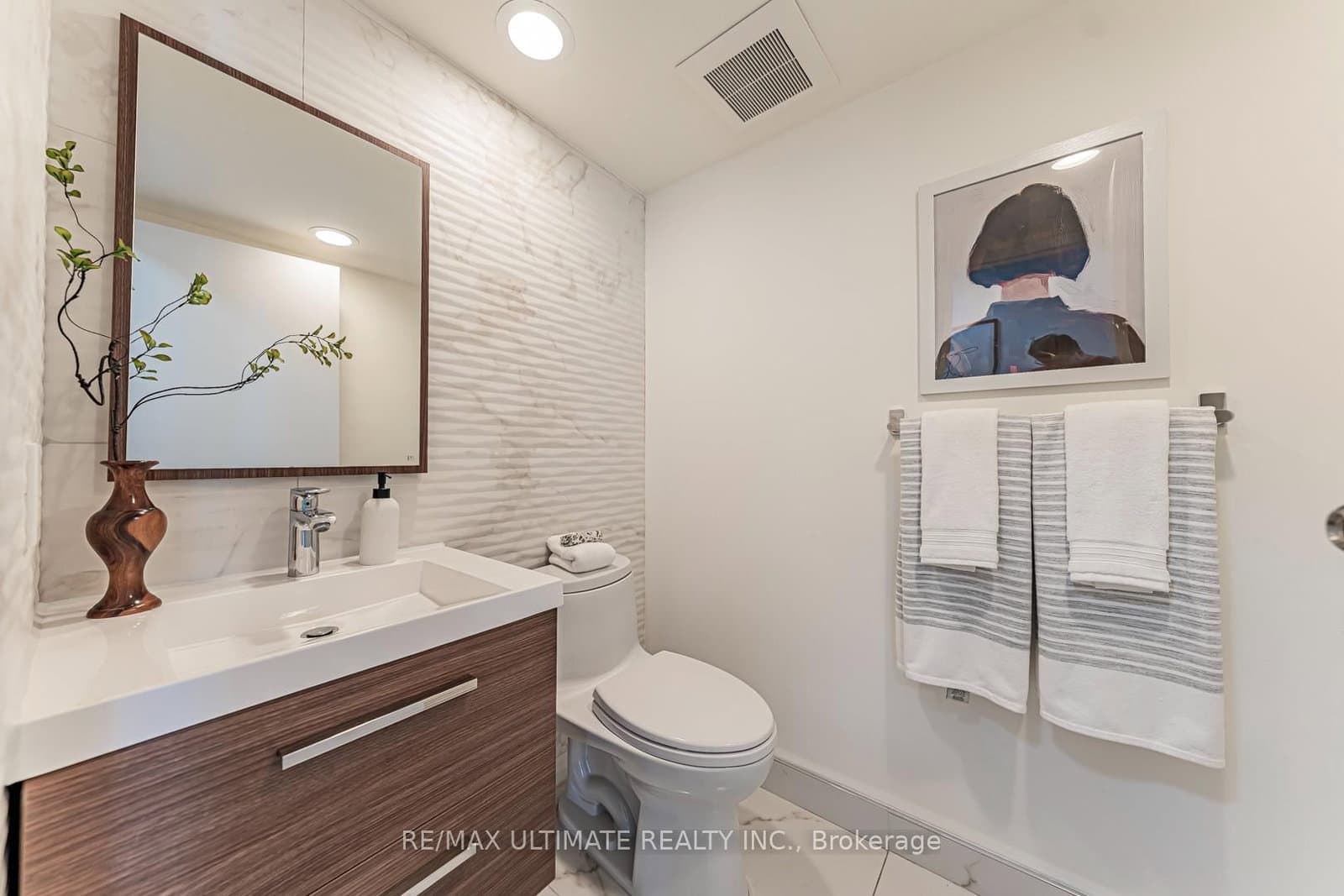 10 Queens Quay W, Unit 2206 thumbnail 18