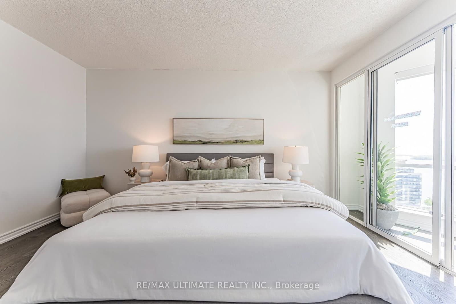 10 Queens Quay W, Unit 2206 thumbnail 23