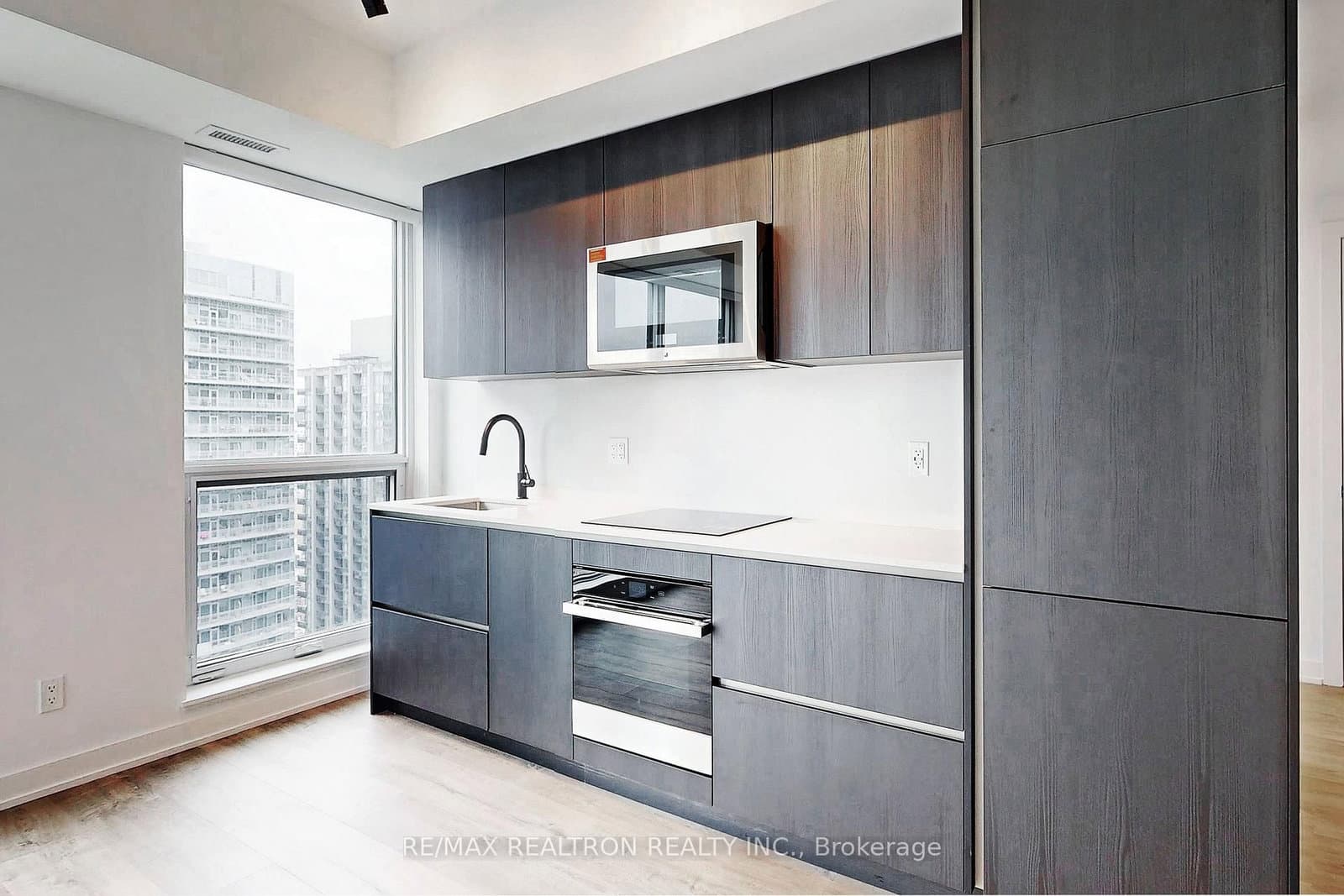 327 King Street W, Unit 4105 thumbnail 17