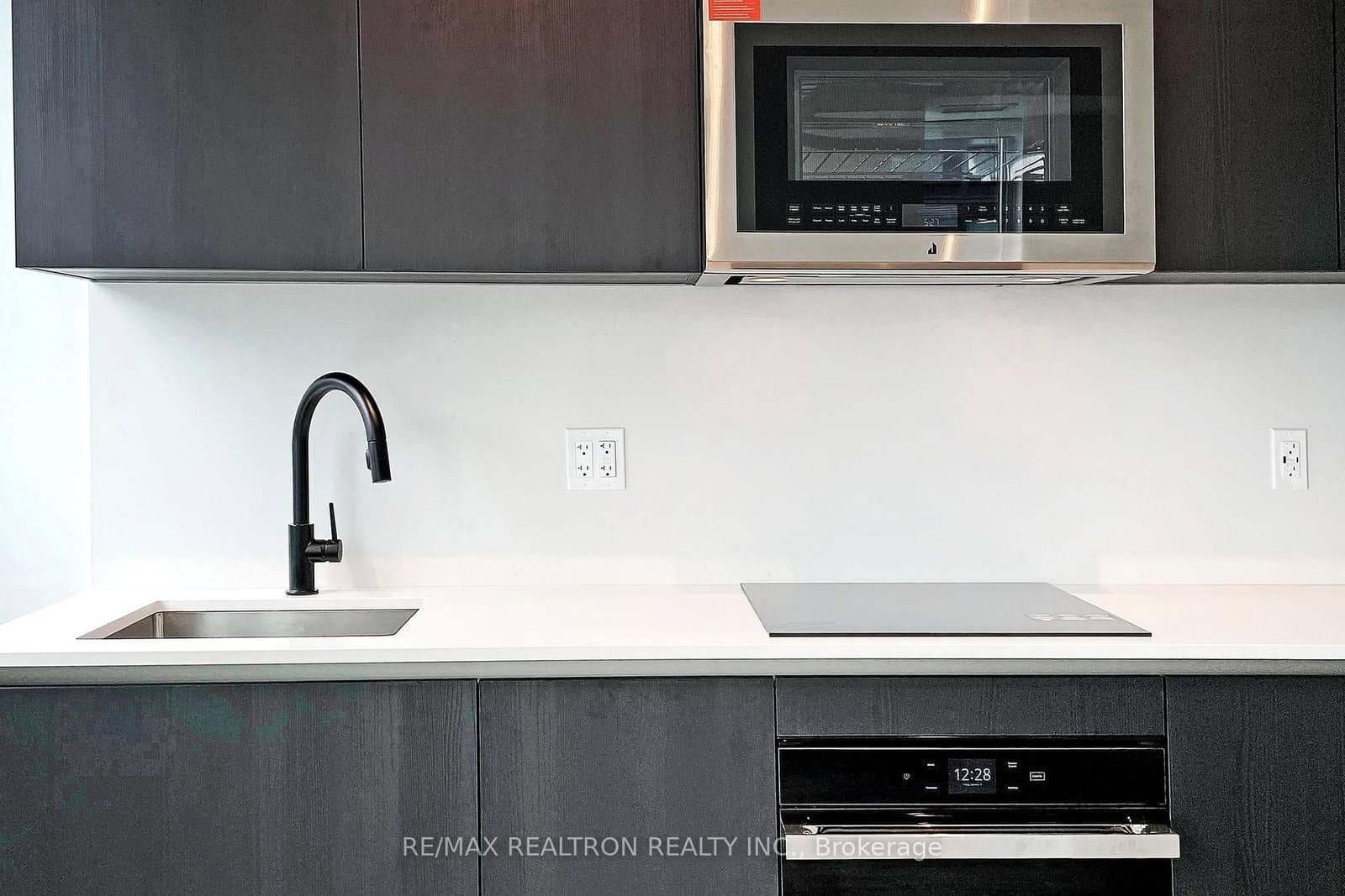 327 King Street W, Unit 4105 thumbnail 19
