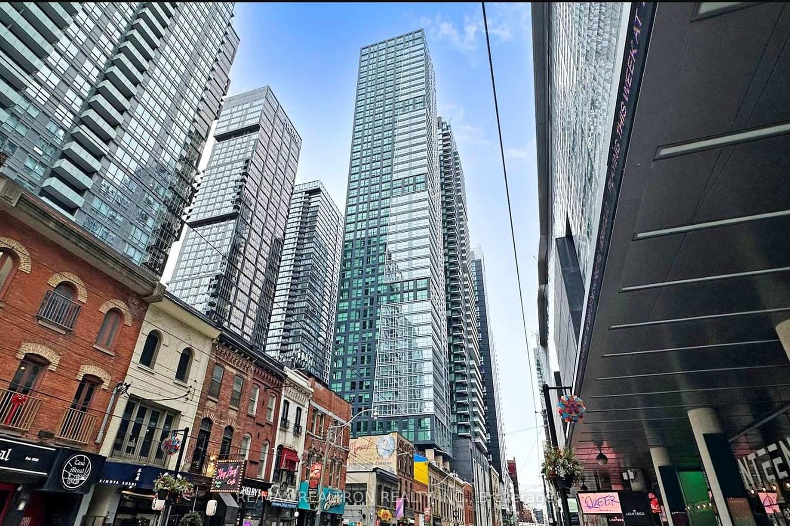 327 King Street W, Unit 4105 thumbnail 2