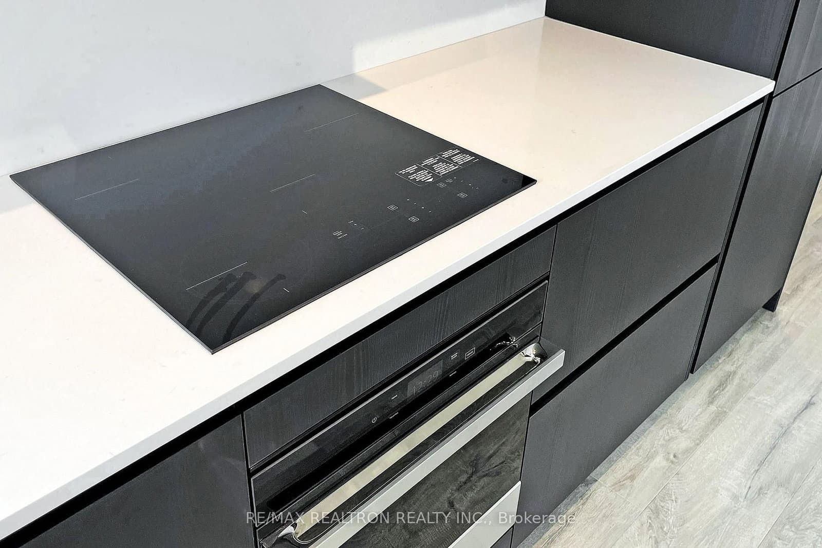 327 King Street W, Unit 4105 thumbnail 20
