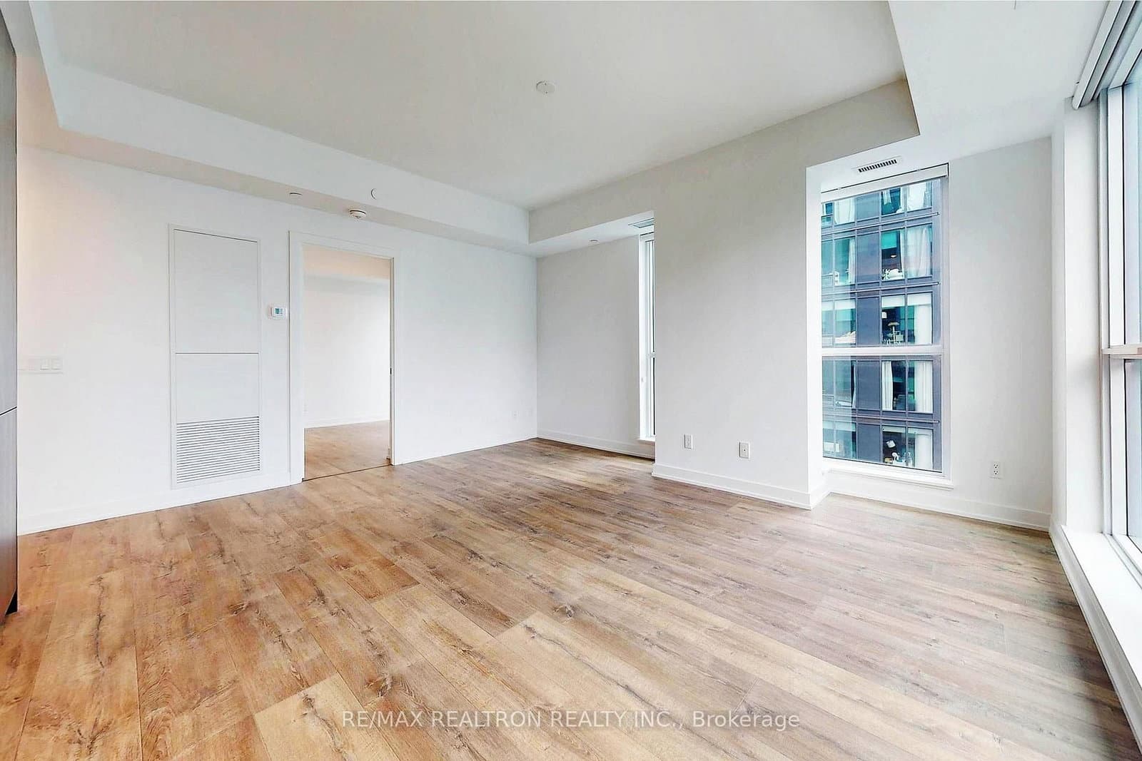 327 King Street W, Unit 4105 thumbnail 21