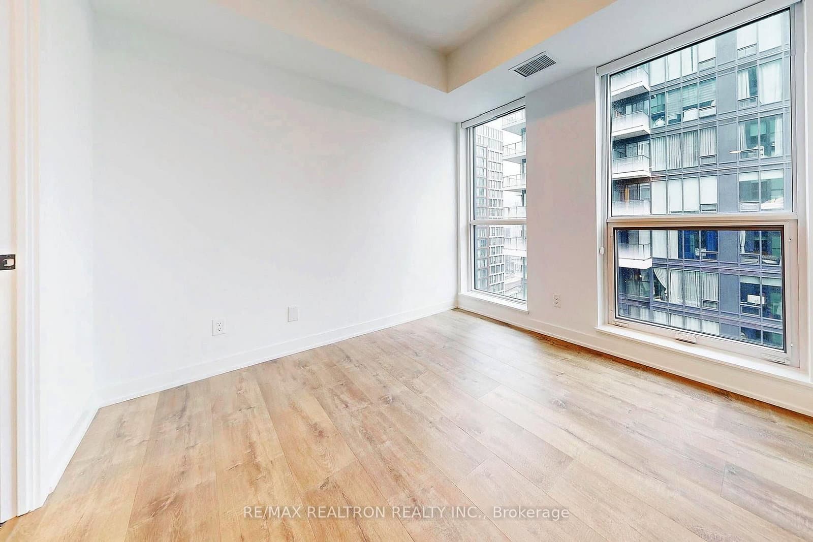 327 King Street W, Unit 4105 thumbnail 22