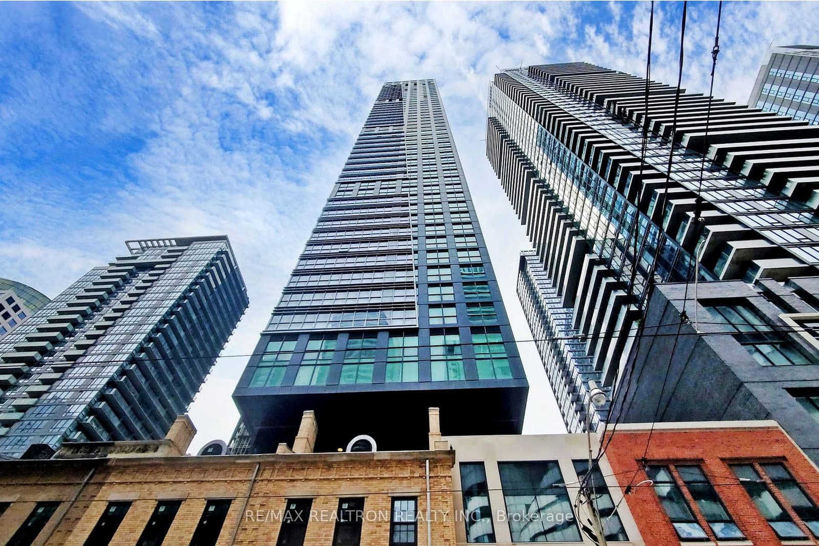 327 King Street W, Unit 4105 thumbnail 3