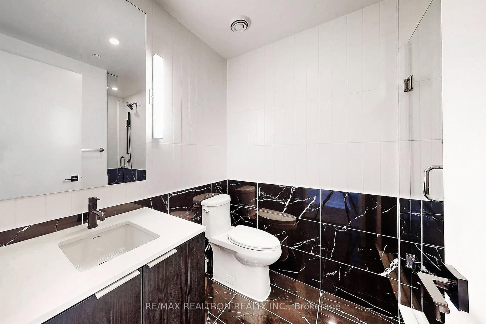 327 King Street W, Unit 4105 thumbnail 31
