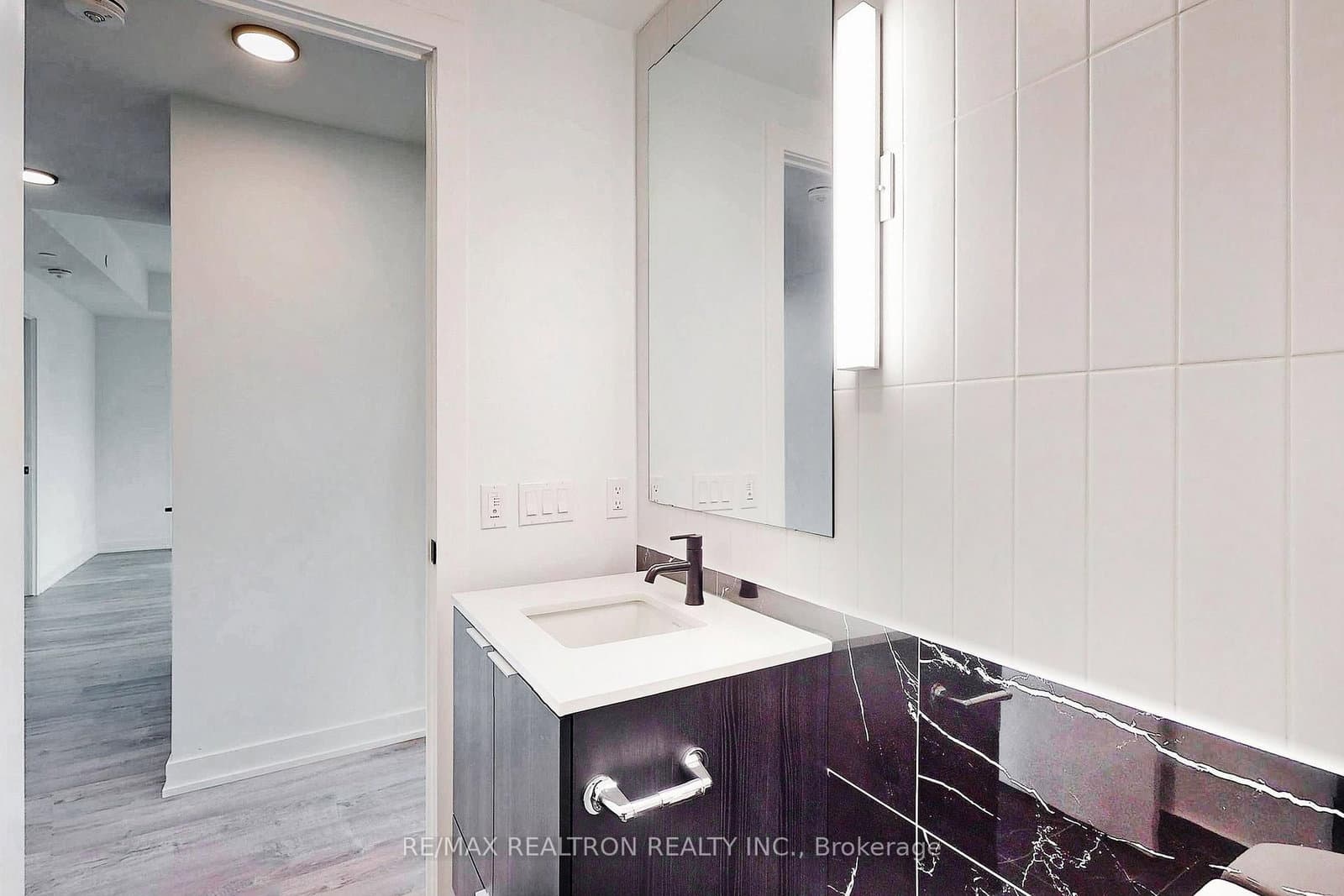 327 King Street W, Unit 4105 thumbnail 32