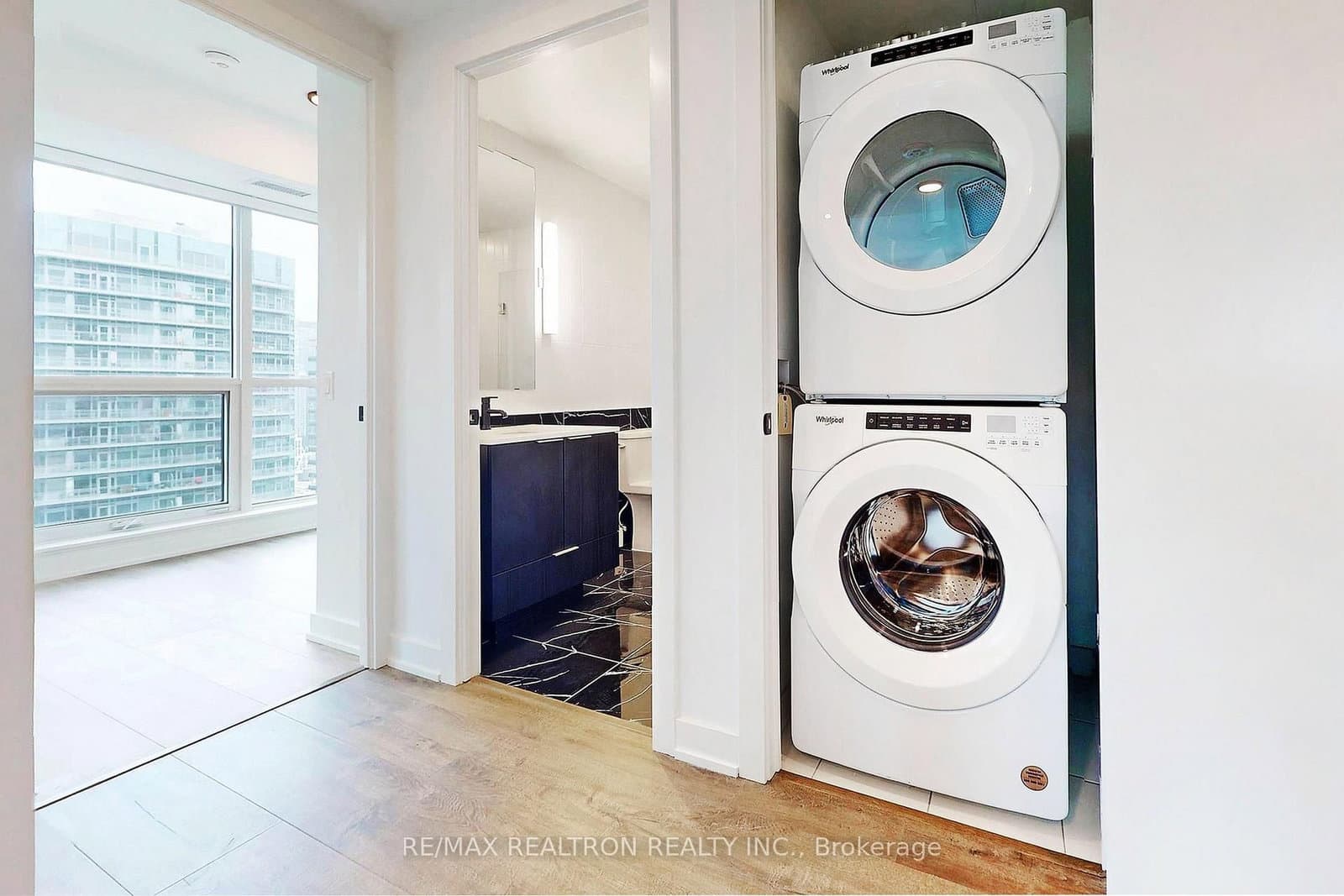 327 King Street W, Unit 4105 thumbnail 34