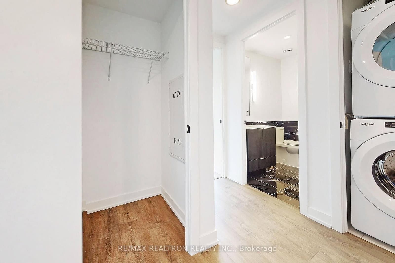 327 King Street W, Unit 4105 thumbnail 35